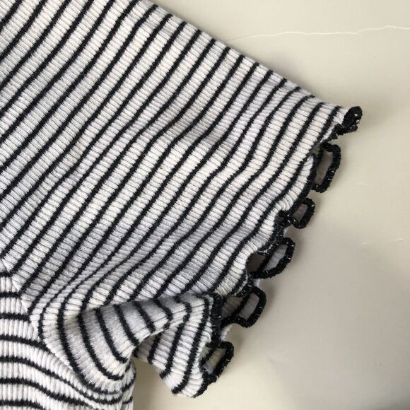 Hollister Must Have Collection Baby Tee White W/black Stripes Size Small - Picture 12 of 16